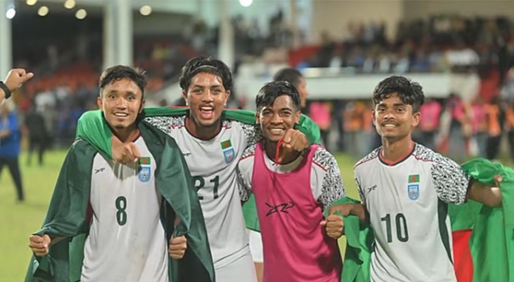 ছাদখোলা বাসে বরণ, হাতিরঝিলে সাফজয়ী দলকে সংবর্ধনা